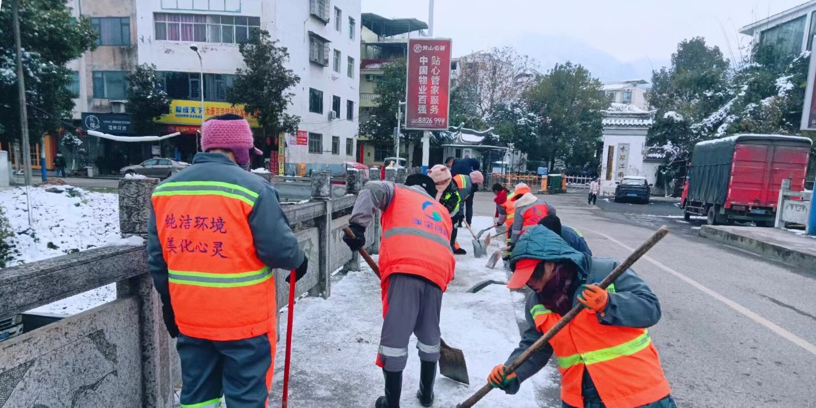 貴州銅仁：以雪為令！全力以赴除冰雪保暢通